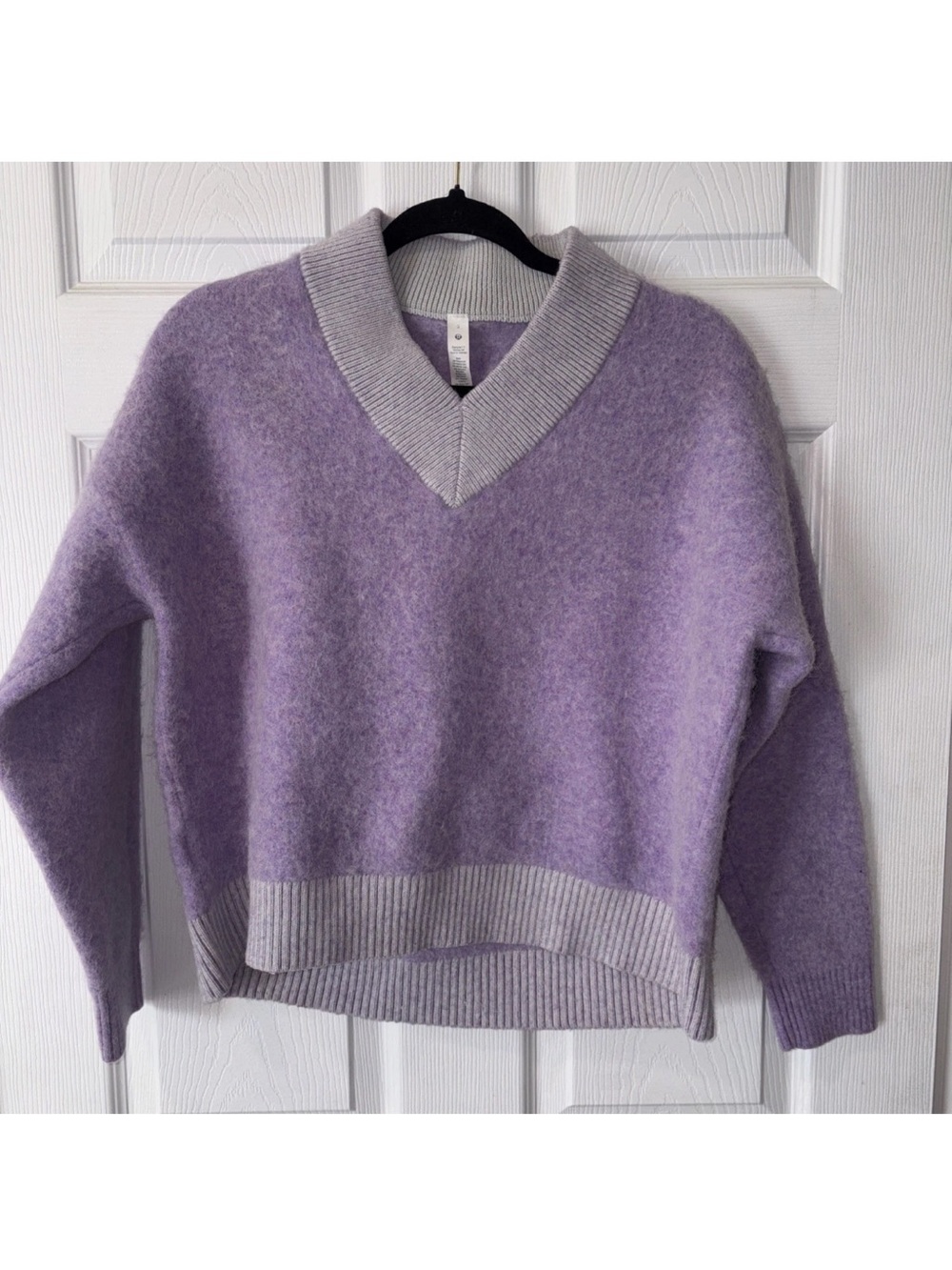 Lululemon V-Neck Alpaca Wool Blend Lavender Sweater Small